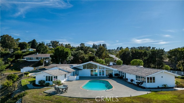 13 Buggy Whip Drive, Rolling Hills CA: https://media.crmls.org/medias/194beec4-6672-4612-bc0c-b25efde2f752.jpg