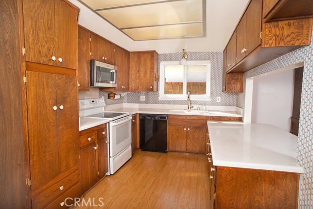 Detail Gallery Image 5 of 18 For 5437 Woodbury St, Ventura,  CA 93003 - 4 Beds | 2 Baths