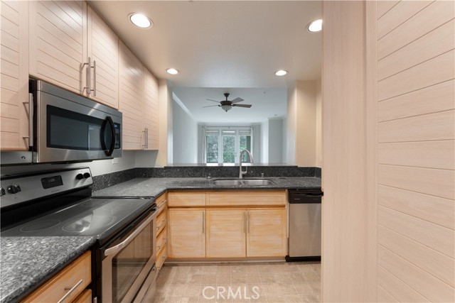 2253 Martin, Irvine CA: https://media.crmls.org/medias/194cee64-b6a1-4837-add6-de77b773a739.jpg