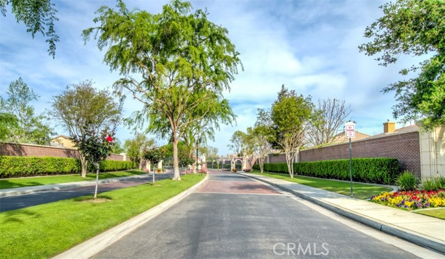 Detail Gallery Image 36 of 44 For 331 Hollyhill Dr, Bakersfield,  CA 93312 - 3 Beds | 2 Baths