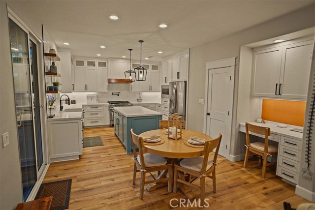 Detail Gallery Image 8 of 43 For 28211 Lorita Ln, Saugus,  CA 91350 - 5 Beds | 2/1 Baths