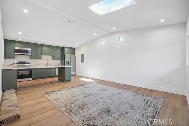 Detail Gallery Image 9 of 32 For 10028 Shoup, Chatsworth,  CA 91311 - 2 Beds | 2 Baths