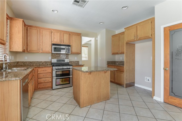 Detail Gallery Image 10 of 36 For 4631 W Avenue J4, Lancaster,  CA 93536 - 6 Beds | 3 Baths