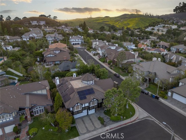 Detail Gallery Image 4 of 74 For 6037 Little Oak Ln, Woodland Hills,  CA 91367 - 5 Beds | 5 Baths