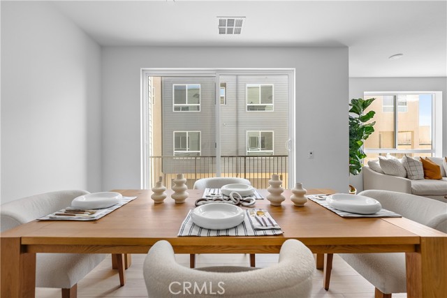 Detail Gallery Image 9 of 25 For 9423 1/2 N Sepulveda Blvd. #3,  North Hills,  CA 91343 - 2 Beds | 2/1 Baths