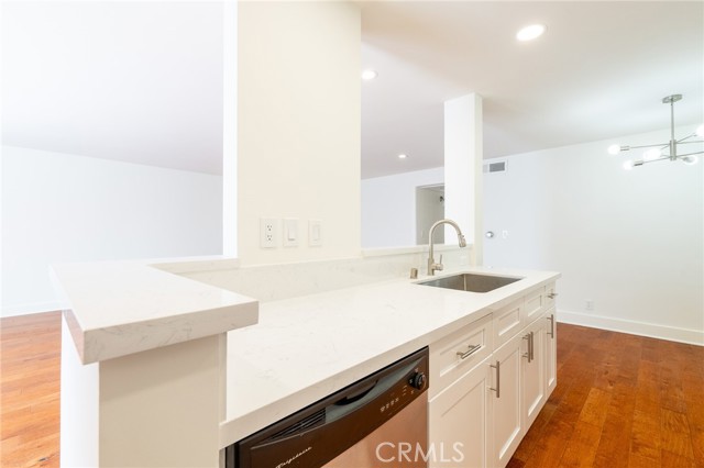Detail Gallery Image 7 of 27 For 1825 Selby Ave #102,  Los Angeles,  CA 90025 - 2 Beds | 2 Baths