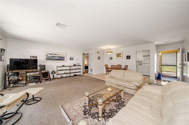 Detail Gallery Image 2 of 27 For 2251 Camilar, Camarillo,  CA 93010 - 2 Beds | 2 Baths