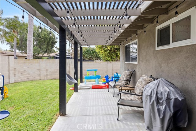 Detail Gallery Image 9 of 40 For 19071 Suva Ln, Huntington Beach,  CA 92646 - 4 Beds | 2 Baths