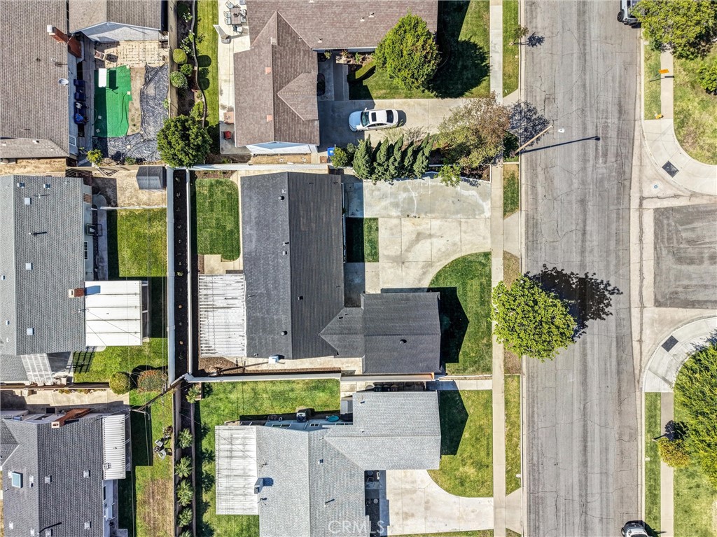 https://media.crmls.org/medias/19514298-695d-4551-bafb-9f647b6a5679.jpg?preset=X-Large