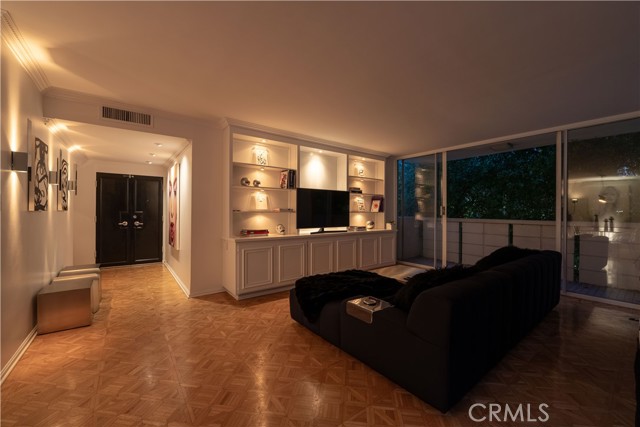 Detail Gallery Image 2 of 43 For 8787 Shoreham Dr #201,  West Hollywood,  CA 90069 - 1 Beds | 1 Baths