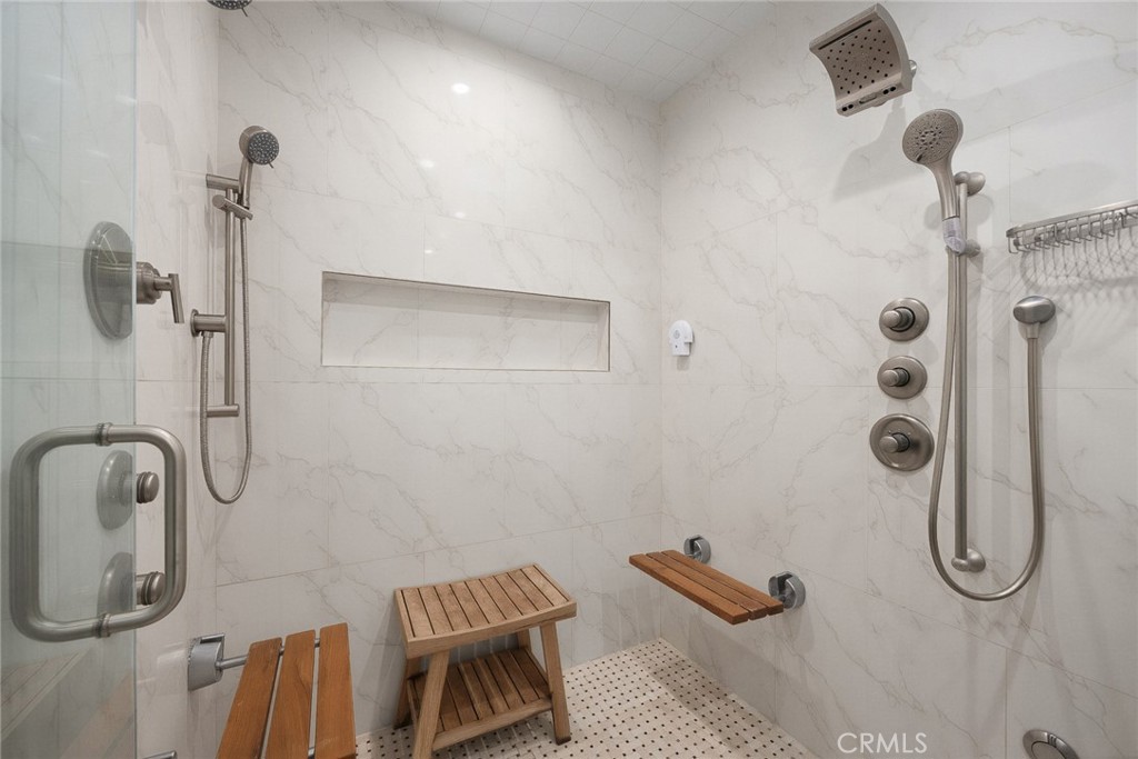 https://media.crmls.org/medias/1952d2a7-8d36-4ac4-8431-f71568f8b9ad.jpg?preset=X-Large
