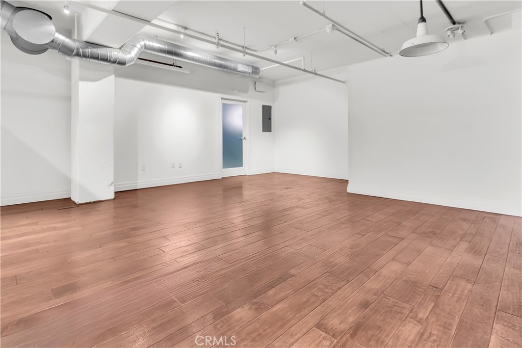 https://media.crmls.org/medias/1952de4f-9a12-411e-8502-035ac7479e54.jpg?preset=X-Large
