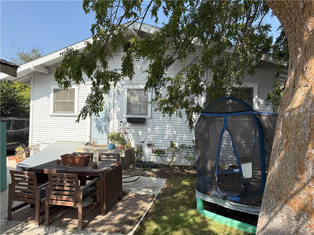 https://media.crmls.org/medias/1953006e-38c0-43ba-8d49-f44b1046cf2b.jpg?preset=X-Large