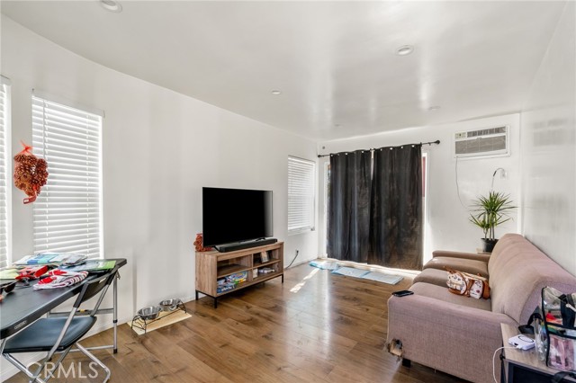 5841 Tujunga Avenue, North Hollywood CA: https://media.crmls.org/medias/195360f4-89c6-4d14-a464-ef1f80ebeca6.jpg