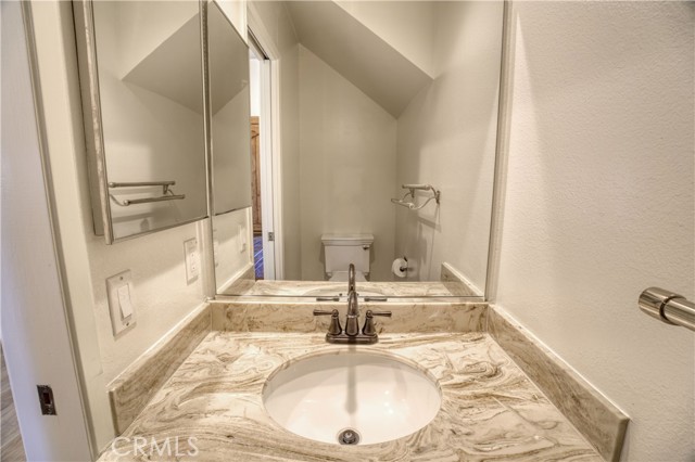 Detail Gallery Image 10 of 29 For 19946 Turnberry, Tarzana,  CA 91356 - 4 Beds | 2/1 Baths