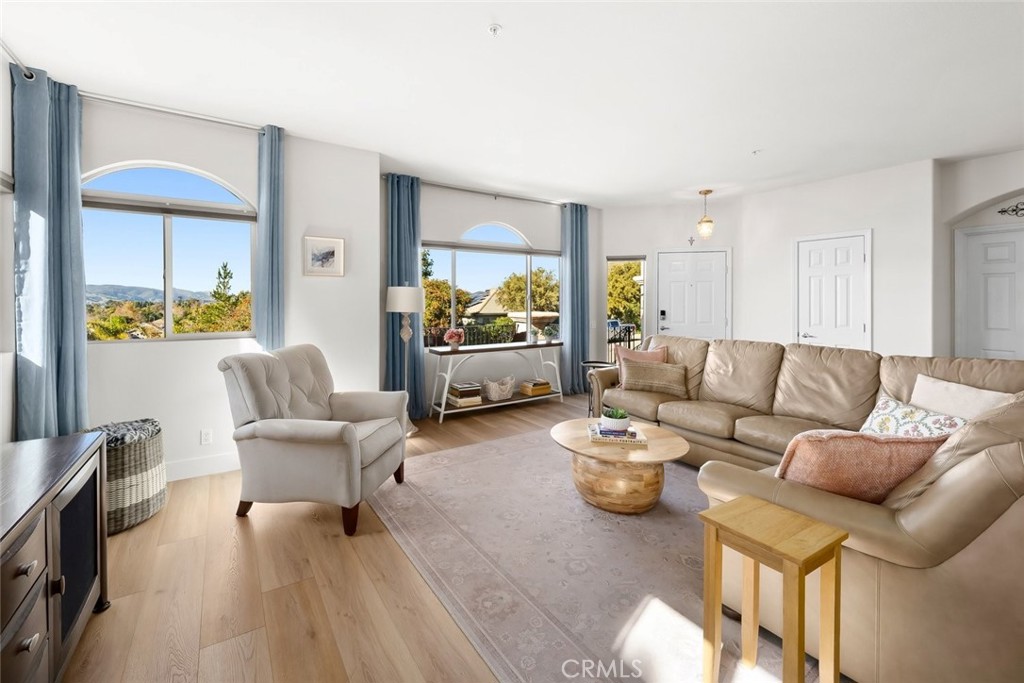 4584 Spanish Oaks Drive