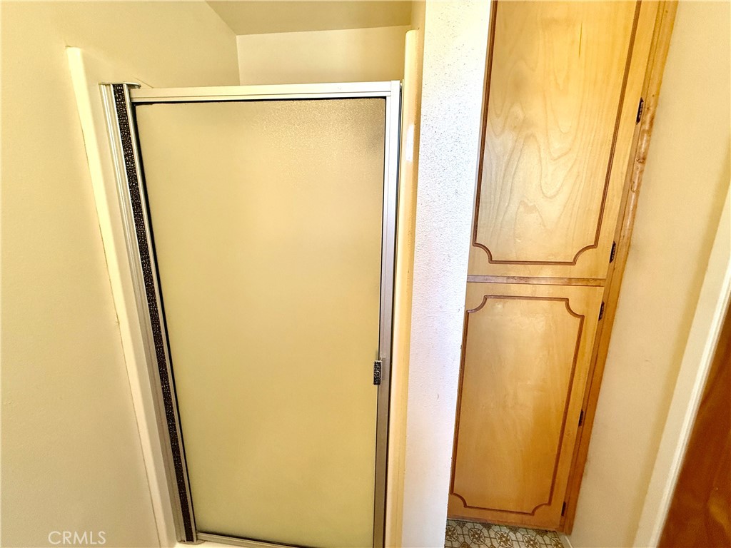 https://media.crmls.org/medias/1956447f-dfd4-4b4b-9d11-9697e5944c64.jpg?preset=X-Large