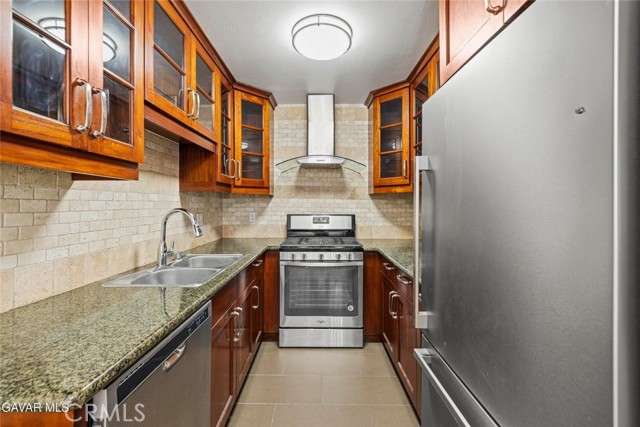 Detail Gallery Image 10 of 33 For 3220 Altura Ave #220,  Glendale,  CA 91214 - 1 Beds | 1 Baths