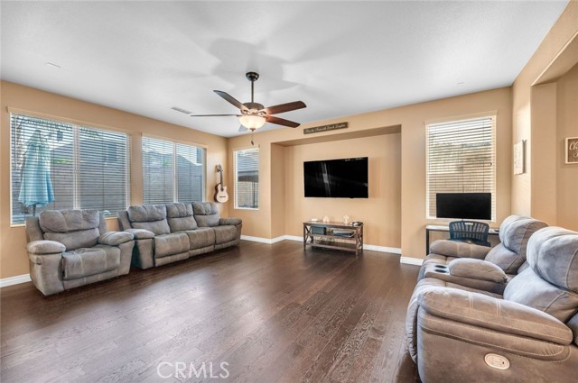 33513 Cedar Creek Lane, Lake Elsinore CA: https://media.crmls.org/medias/1956bf69-e84a-4ec9-b97e-6100bd9729b1.jpg