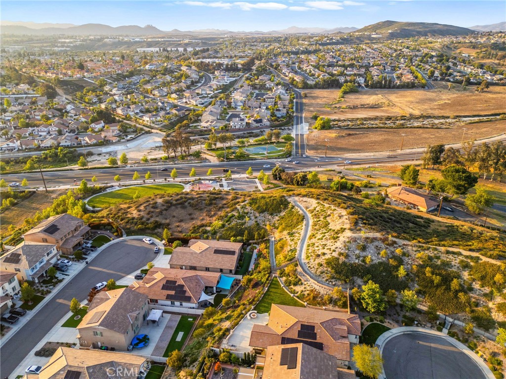 https://media.crmls.org/medias/19583bb8-a2f8-4fa8-9ee4-b5f5c788fe90.jpg?preset=X-Large