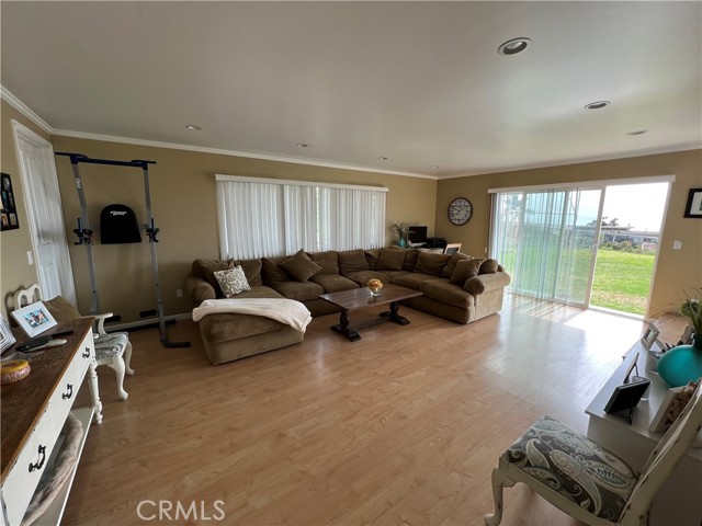 LARGE GREAT ROOM  W/View     
