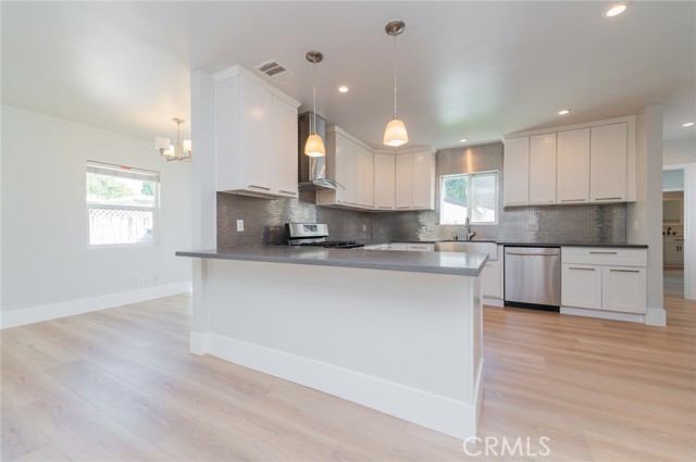 Detail Gallery Image 10 of 31 For 5212 Noble Ave, Sherman Oaks,  CA 91411 - 3 Beds | 2 Baths