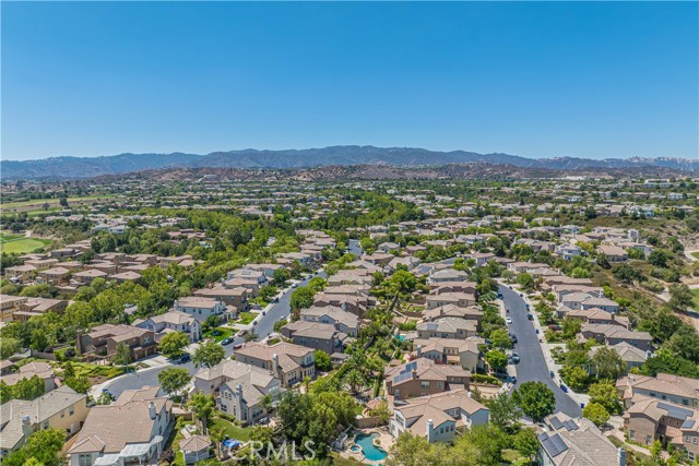 25351 Playa Serena Drive, Valencia CA: https://media.crmls.org/medias/195a35c4-564d-4386-911c-c2985cd0451b.jpg