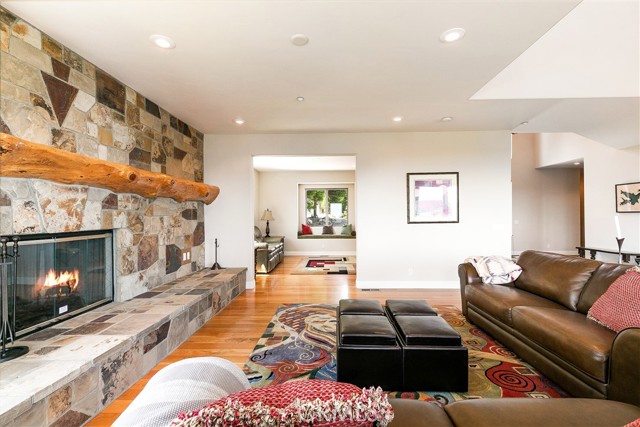 Detail Gallery Image 13 of 40 For 27692 Caribou Dr, Lake Arrowhead,  CA 92352 - 4 Beds | 2/1 Baths
