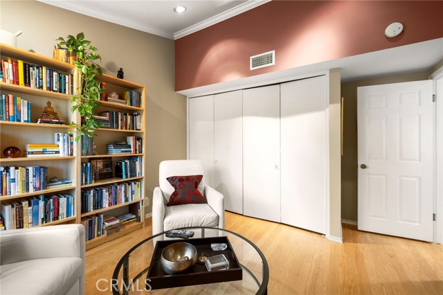 Detail Gallery Image 16 of 24 For 5835 Fairhaven, Woodland Hills,  CA 91367 - 4 Beds | 2 Baths