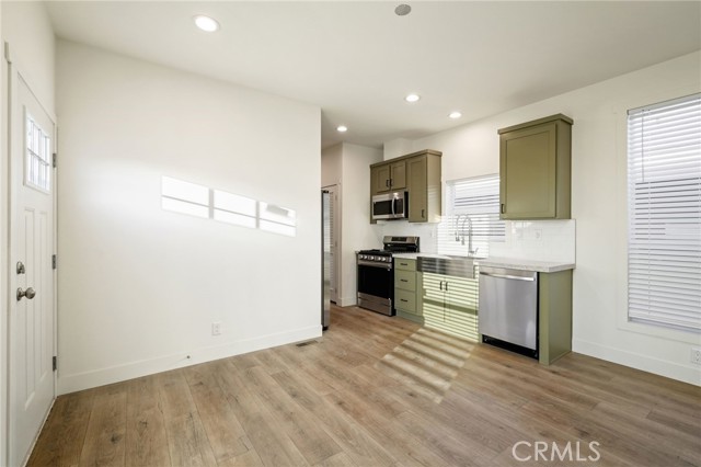 Detail Gallery Image 4 of 15 For 732 E Route 66 #7,  Glendora,  CA 91740 - 2 Beds | 2 Baths