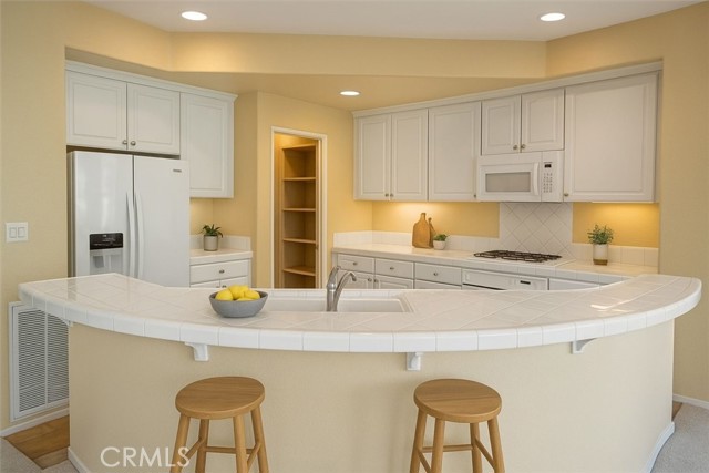 Detail Gallery Image 6 of 22 For 24163 Arrowhead Ct, Valencia,  CA 91354 - 3 Beds | 3 Baths