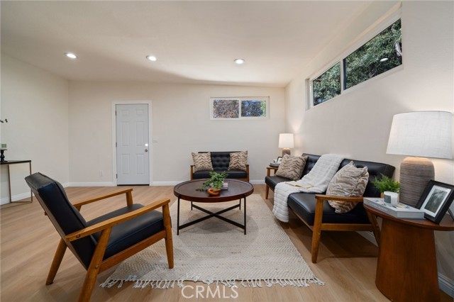 Detail Gallery Image 12 of 28 For 3779 S Muirfield Rd, Los Angeles,  CA 90016 - 4 Beds | 2/1 Baths