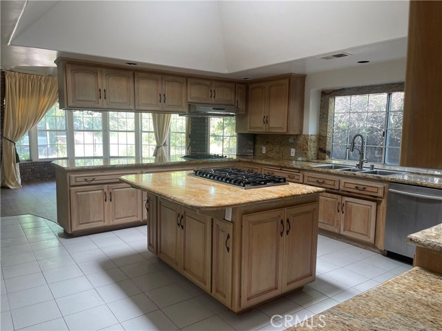 26421 Broken Bit Lane, Laguna Hills CA: https://media.crmls.org/medias/195d3917-fccb-4b0c-a581-996664722658.jpg