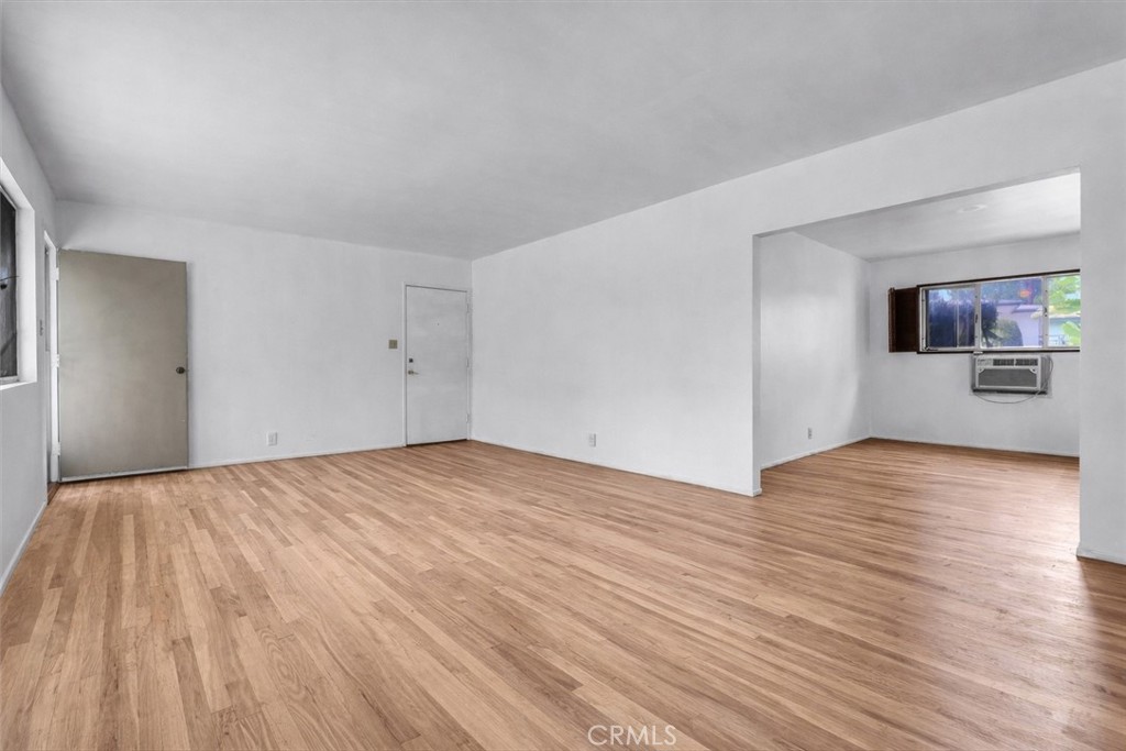 https://media.crmls.org/medias/195d61d1-fbf2-4a3b-844e-d0c19356ef63.jpg?preset=X-Large