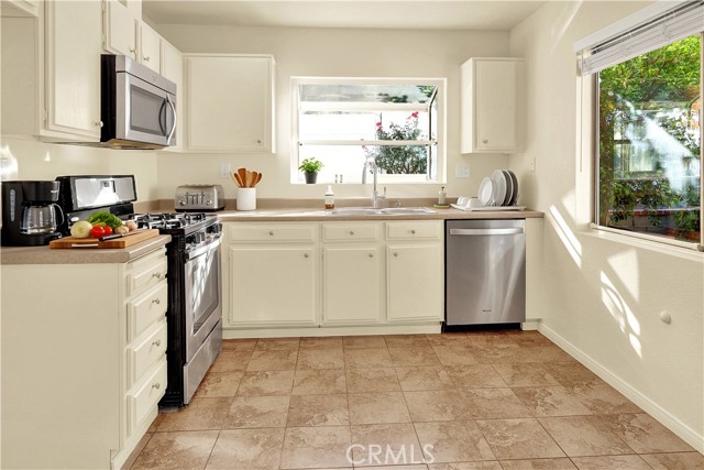 Detail Gallery Image 13 of 28 For 8482 E Amberwood, Anaheim,  CA 92808 - 3 Beds | 2/1 Baths