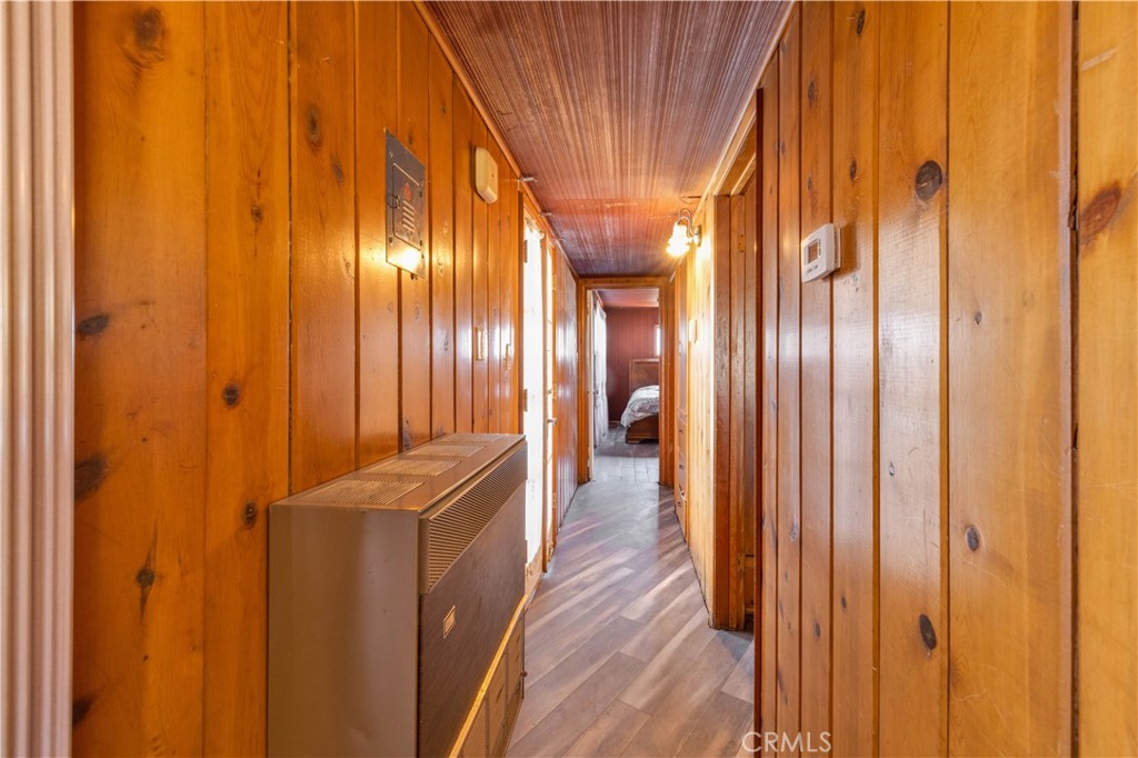 https://media.crmls.org/medias/19611117-766d-4eb0-b706-5e01de6f8fee.jpg?preset=X-Large
