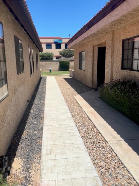 19080 Elm Drive, Apple Valley CA: https://media.crmls.org/medias/1961ba0e-d96a-4d02-a72a-e72e9777a6f0.jpg