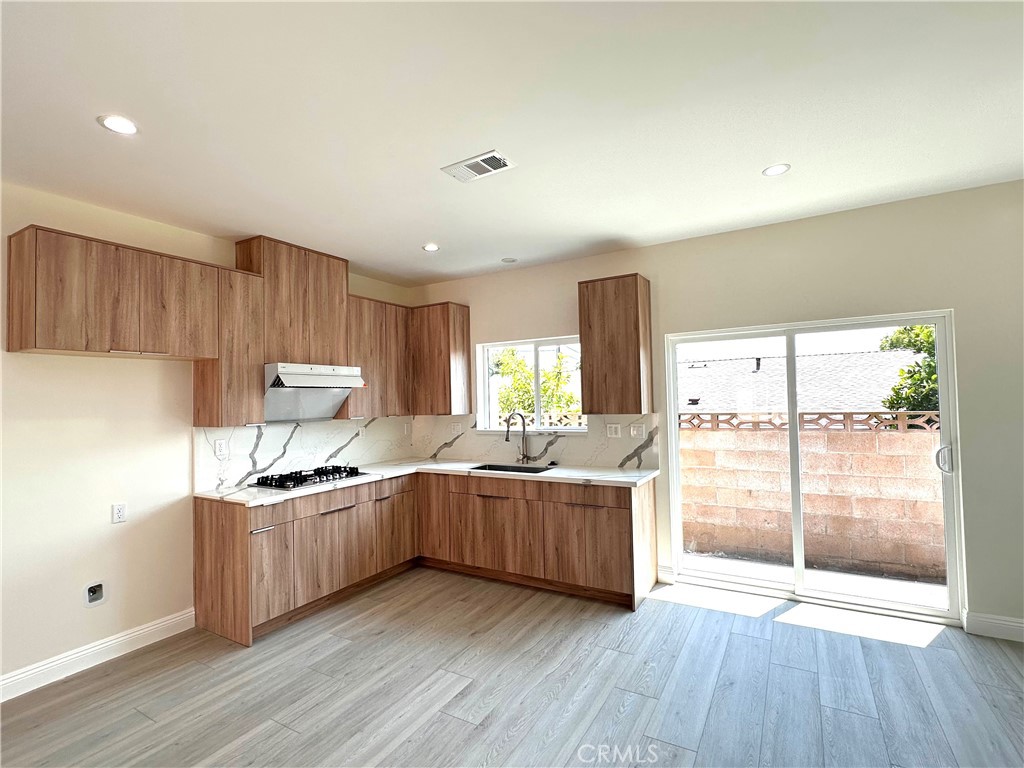 MLS #WS25165113 img 2