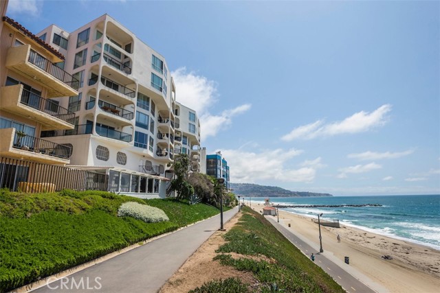 565 Esplanade, Redondo Beach, California 90277, 1 Bedroom Bedrooms, ,1 BathroomBathrooms,Residential,Sold,Esplanade,SB24016409