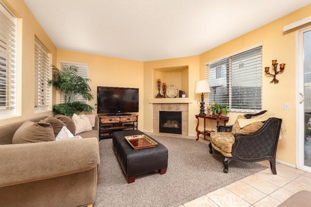 Detail Gallery Image 7 of 21 For 27635 Elkwood Ln, Castaic,  CA 91384 - 4 Beds | 2/1 Baths