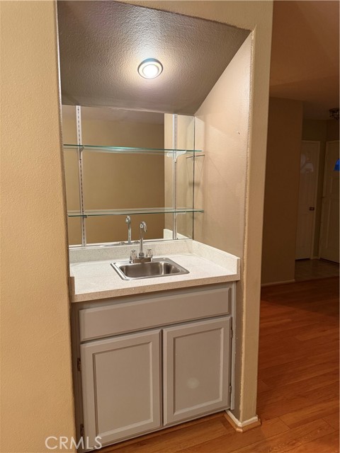 Detail Gallery Image 7 of 20 For 49 N Parkwood Ave #9,  Pasadena,  CA 91107 - 3 Beds | 2/1 Baths