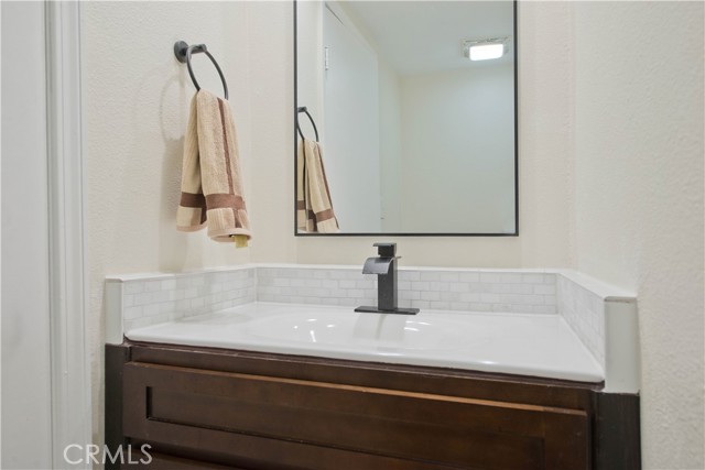 Detail Gallery Image 7 of 24 For 21040 Parthenia St #26,  Canoga Park,  CA 91304 - 2 Beds | 2/1 Baths