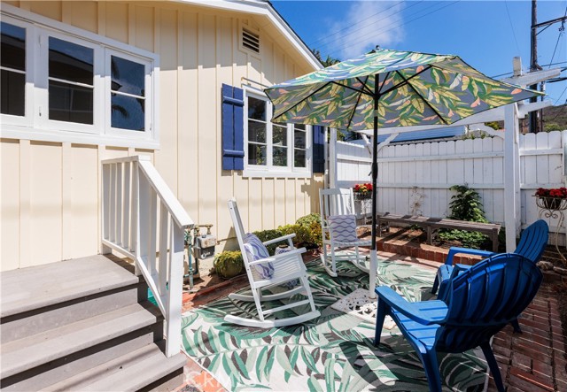 425 Monterey Drive, Laguna Beach CA: https://media.crmls.org/medias/196371e4-edef-4198-9a07-38245719d932.jpg