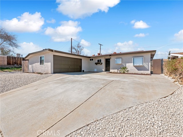 Detail Gallery Image 1 of 1 For 14332 Mojave Ln, Victorville,  CA 92395 - 3 Beds | 2 Baths