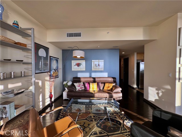 Detail Gallery Image 4 of 39 For 400 W Ocean, Long Beach,  CA 90802 - 2 Beds | 2 Baths