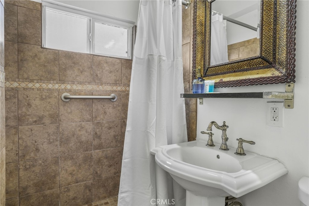 MLS #OC25132229 image #17