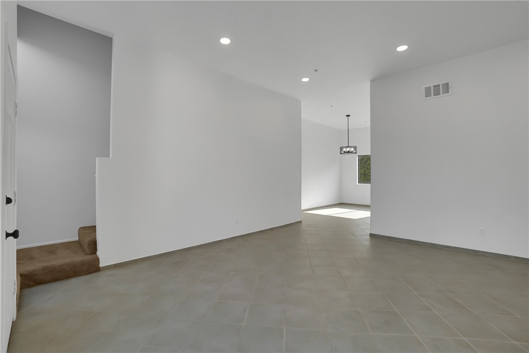 Detail Gallery Image 7 of 32 For 657 S Marengo Ave #7,  Pasadena,  CA 91106 - 3 Beds | 2/1 Baths