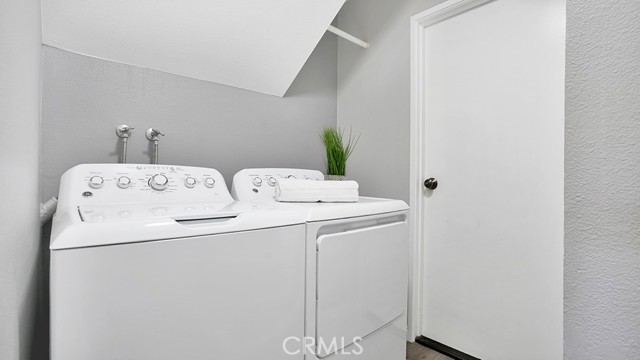 25191 Oak Canyon Lane, Lake Forest CA: https://media.crmls.org/medias/19655727-dcb9-4bdd-864c-2352ce352ae2.jpg