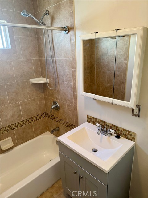 Detail Gallery Image 9 of 12 For 2108 W 37th Pl, Los Angeles,  CA 90018 - 1 Beds | 1 Baths