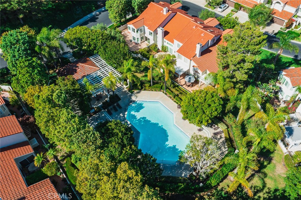 https://media.crmls.org/medias/1965d5c3-e3c3-40d0-807d-39dd31e4d0c1.jpg?preset=X-Large